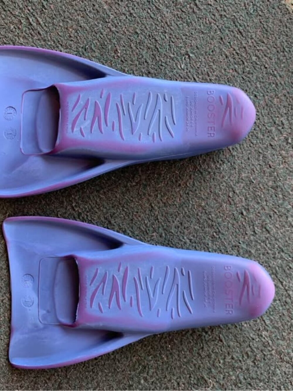 Children’s size XXS swim flippers No cracks or splits  $8 Great swim aid